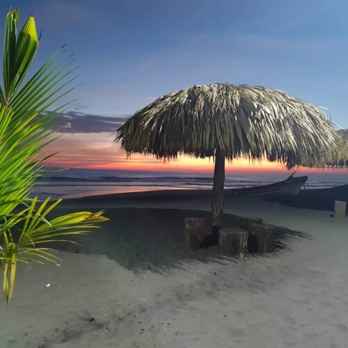 lunada en playa Garita Palmera, El Salvador